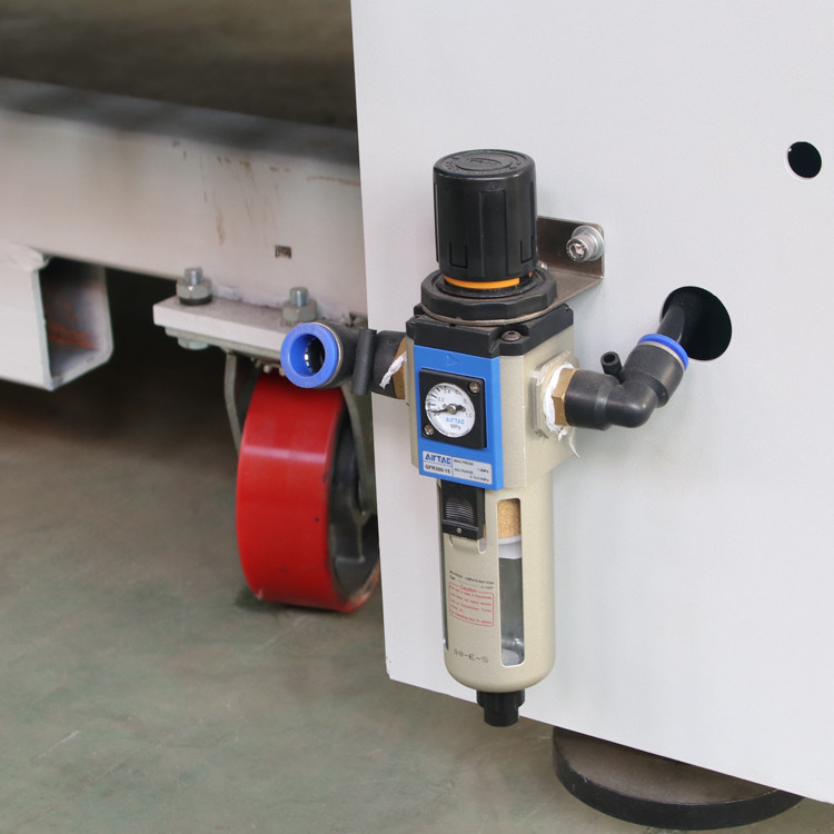 Powerful Industrial Clothes Iron And Fold Machine For Small Business 380/3/50v/P/Hz